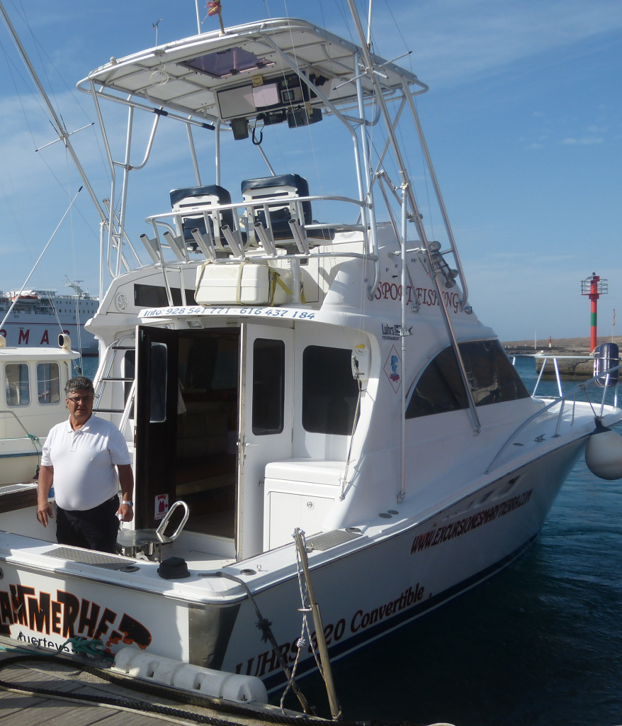 Pepe Gil auf einem der Boote, die für die Seebestattung vor Fuerteventura und Lanzarote eingesetzt werden