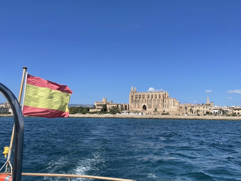 Seebestattung Mallorca: Kosten, Ablauf und Anbieter